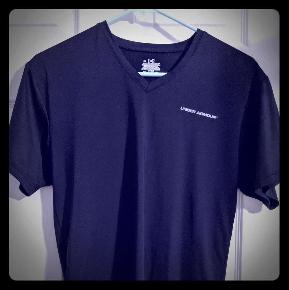 Men's black Under Armour small v neck t shirt